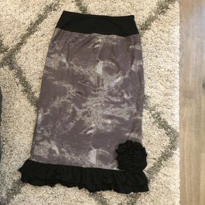 Black, silver Sharon tang ruffle skirt